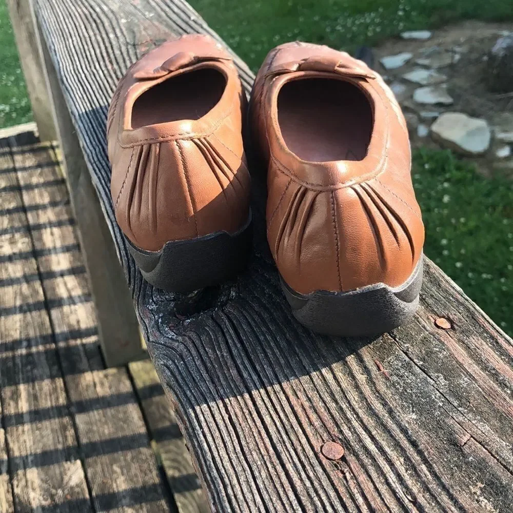 ⬇️Brown Hush Puppies